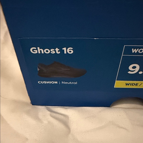 Brooks Ghost 16 Women’s Athletic Shoes in Black - Picture 2 of 6